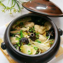 三鲜菇花雕汽锅鸡的做法[图]