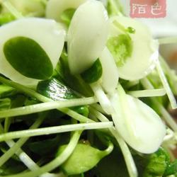 翡翠椿苗拌杏仁的做法[图]
