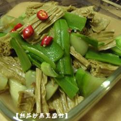 丝瓜炒黑豆腐竹的做法[图]