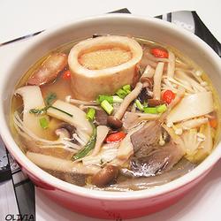 牛棒骨菌菇汤的做法[图]