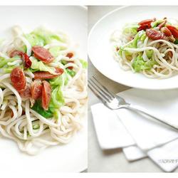 什锦鲜蔬腊肠炒面的做法[图]