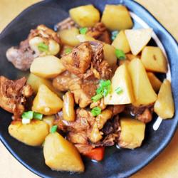 土豆炖鸡大腿的做法[图]