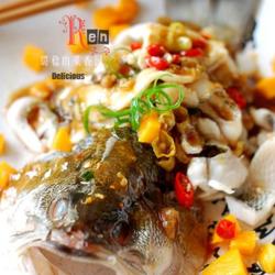 果粒浇汁鲈鱼的做法[图]