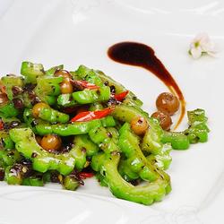 树子辣椒炒苦瓜的做法[图]