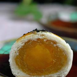酥皮蛋黄月饼的做法[图]