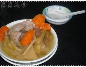 剑花胡萝卜骨头汤