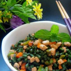 豇豆丁炒肉丁的做法[图]