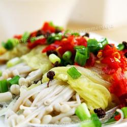 剁椒金针菇菜卷的做法[图]
