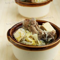 东北酸菜骨头炖冻豆腐的做法[图]