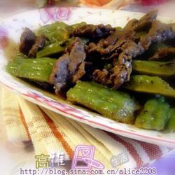 苦瓜炒牛肉的做法[图]