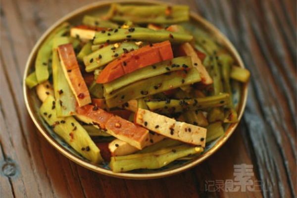 贡菜拌香干