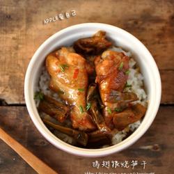 鸡翅根烧笋干的做法[图]