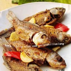 蒜香椒盐小鲫鱼的做法[图]