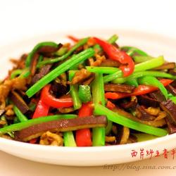 西芹炒五香牛皮干的做法[图]