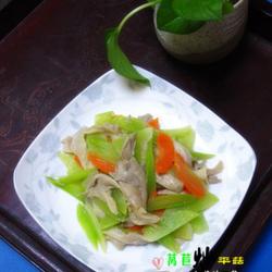 莴苣炒平菇的做法[图]