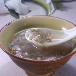 藕丝绿豆薏米粥的做法[图]
