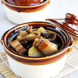 猪肉榛蘑炖土豆的做法[图]