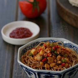 双椒笋丁拌面条的做法[图]