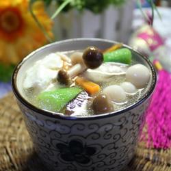 芙蓉菌菇丝瓜汤的做法[图]