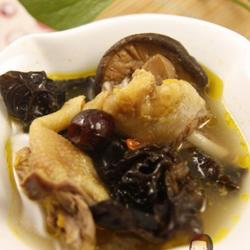 香菇木耳煲柴鸡的做法[图]