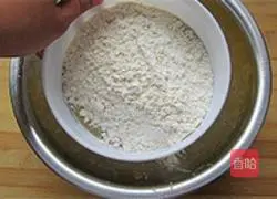 七月花朵蛋糕的做法图解3