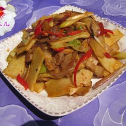 五花肉炒笋片的做法[图]