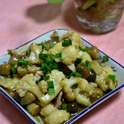 肉丝草菇炒花菜的做法[图]