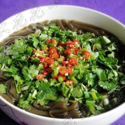 凉拌蕨根粉的做法[图]