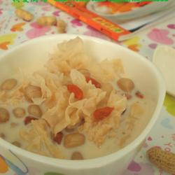 牛奶炖花生的做法[图]