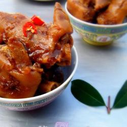 沙茶酱焖猪脚的做法[图]