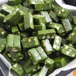 抹茶杏仁牛轧糖的做法[图]