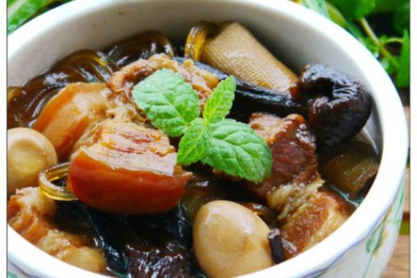 榛蘑杂焖五花肉