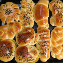 黑芝麻果仁面包卷的做法[图]