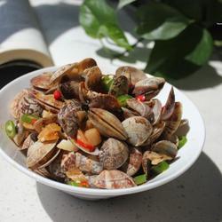 辣白菜炒花蛤的做法[图]