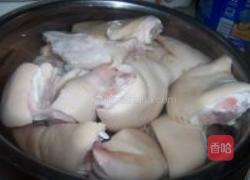猪脚炖黄豆的做法图解3