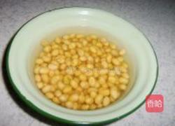 猪脚炖黄豆的做法图解2