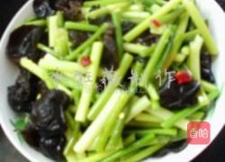蒜苗炒黑木耳的做法图解3