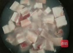 红烧肉炖土豆的做法图解1
