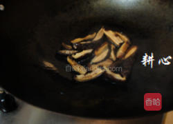 猪脚筋排骨焖香菇的做法图解3