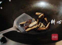 猪脚筋排骨焖香菇的做法图解4