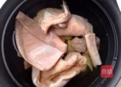 薏米腐竹煲猪肚的做法图解3
