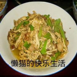 青椒刷把菌炒肉的做法[图]
