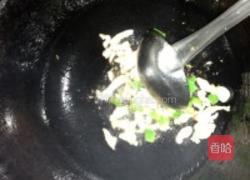 肉丝炒蒜薹的做法图解2