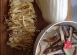 藕丁香菇肉丸汤的做法图解2