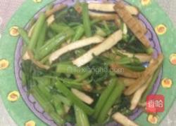 家常菜芹菜炒香干的做法图解2