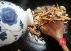 小海鱼干炒茄子的做法图解7