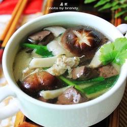 鲜菇猪红汤的做法[图]