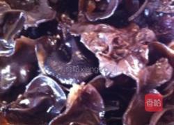 培根炒黄豆芽蒜苗的做法图解2