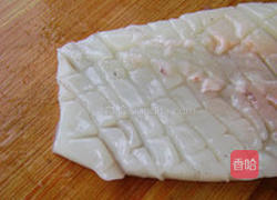 青椒爆花枝的做法图解1