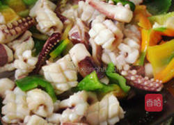 青椒爆花枝的做法图解3